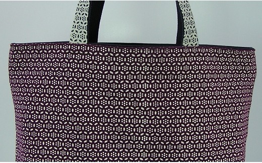 帆前掛け染元の前掛リバーシブルトートバッグ小（エンジ亀甲文様）