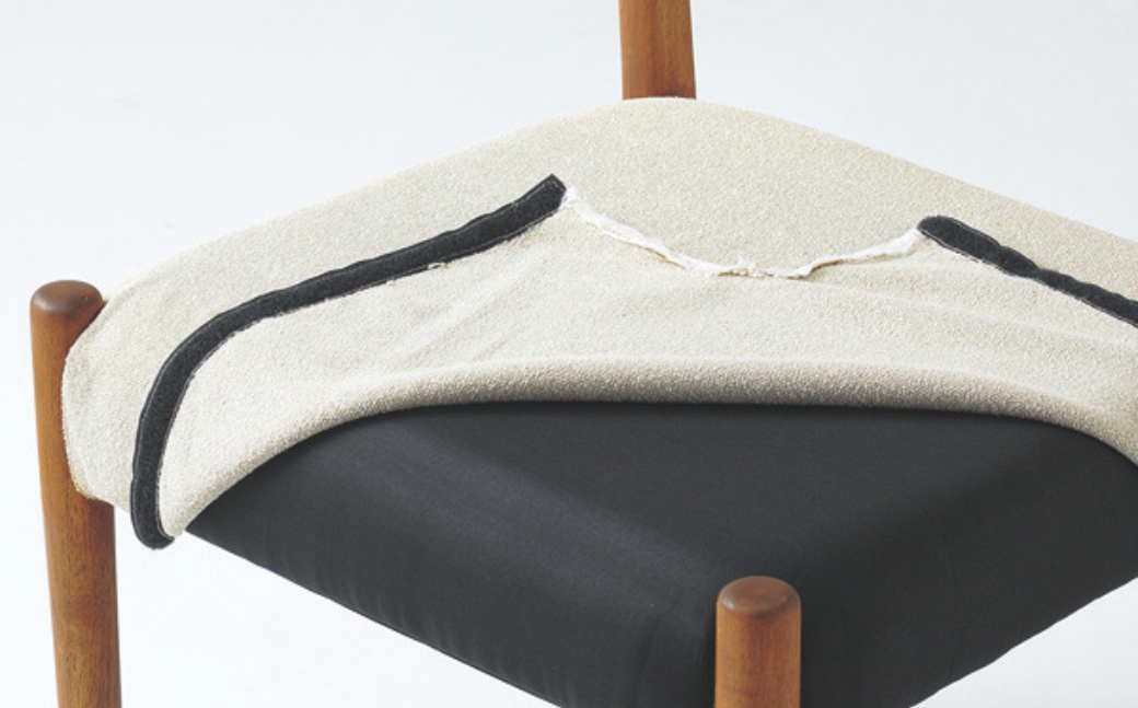 朝日木材 エッダ　ダイニングチェア30101(2脚) レッド≪DC30101S-EL0E3×2≫家具 シンプル ダイニングチェア 椅子 リビングチェア 張地 座面 イス リビング 居間 ナチュラル カフェ おしゃれ お洒落 北欧 愛知県 豊橋市