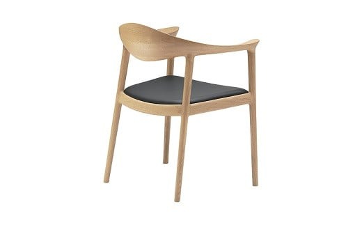 欧州の美意識を、日本の住まいへ。『BRIDGE』コレクションのアームチェア　「ハンス・S・ヤコブセン」デザイン