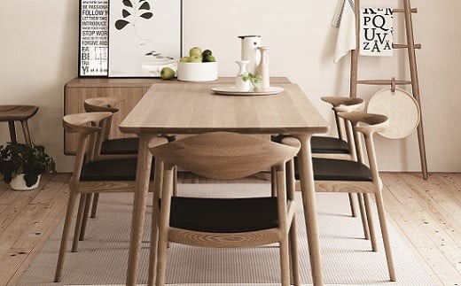 欧州の美意識を、日本の住まいへ。『BRIDGE』コレクションのライトサイドチェア　「ハンス・S・ヤコブセン」デザイン