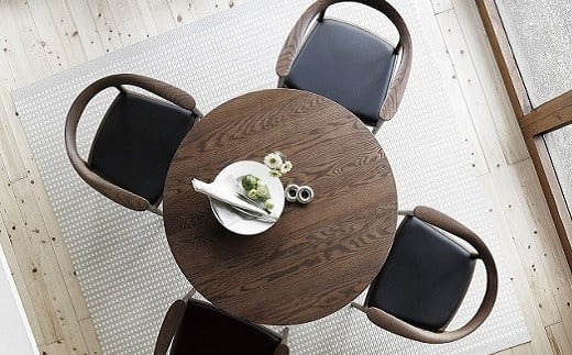 欧州の美意識を、日本の住まいへ。『BRIDGE』コレクションのラウンドテーブル　「ハンス・S・ヤコブセン」デザイン