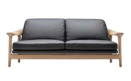 欧州の美意識を、日本の住まいへ。『BRIDGE』コレクションの２Pソファ　「ハンス・S・ヤコブセン」デザイン