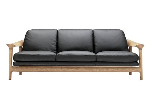 欧州の美意識を、日本の住まいへ。『BRIDGE』コレクションの３Pソファ　「ハンス・S・ヤコブセン」デザイン