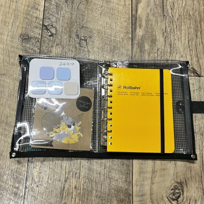 表紙がポーチになったM6ワイドサイズクリア手帳　推し活にも最高【SPEECHBALLOON】ブラック