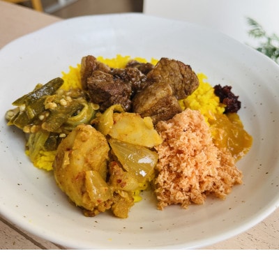 本格スリランカ チキン＆ポークカリーセット ジャスミンライス付 各2食(計4食)【配送不可地域：離島】