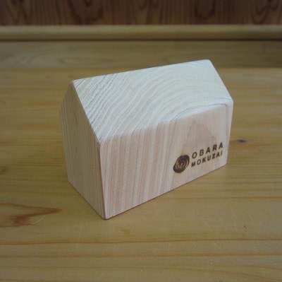 バスセット(木製バス1個、家3個、バス停1個)