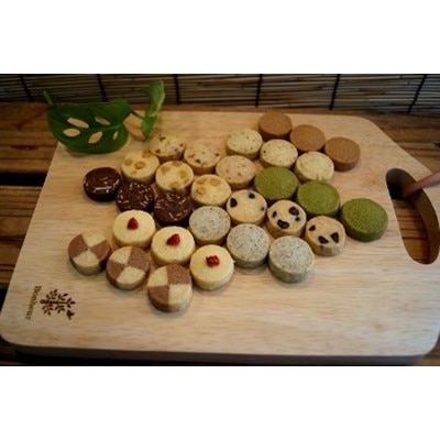 国内産小麦100%使用　ハートフルな自然素材のクッキー詰め合わせ　14種20個