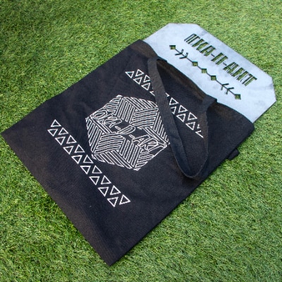 oka-d-art 黒皮鉄板 薪置き台 アイアン oka-d-artロゴ入 焚き火 オカディーアート