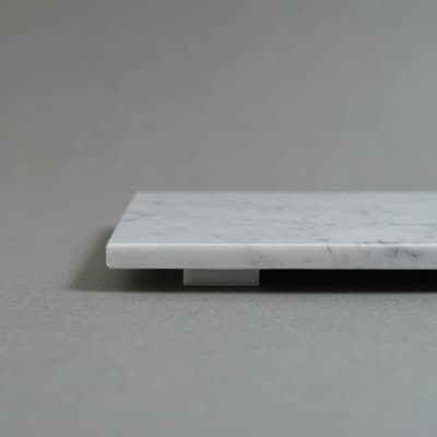 白大理石の寿司下駄