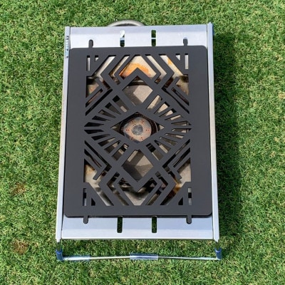 oka-d-artの黒皮鉄板 耐熱塗装Ver フラット バーナー五徳鉄板 デザイン1 アウトドアに