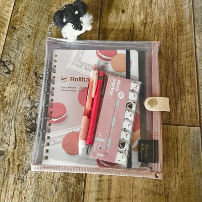 表紙がポーチになったカラードバインダーL　推し活に最高【SPEECHBALLOON】MOMOピンク