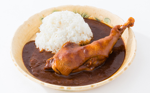 【食卓が騒然】国産おやどりの骨付きモモが丸ごと1本!/六ツ美のあの肉カレー中辛(2個セット)