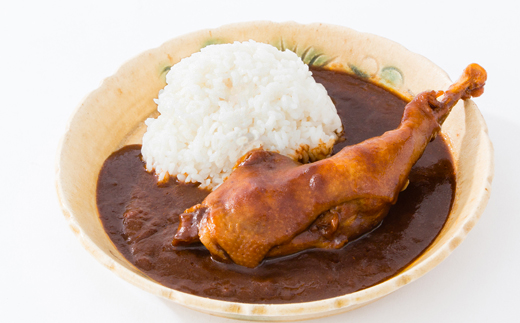 【食卓が騒然】国産おやどりの骨付きモモが丸ごと1本!/六ツ美のあの肉カレーMIX(中辛・辛口各2個)