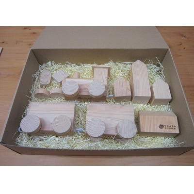 汽車と街セット(木製汽車1個、家4個、標識1個、汽車信号1個)