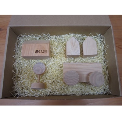 バスセット(木製バス1個、家3個、バス停1個)