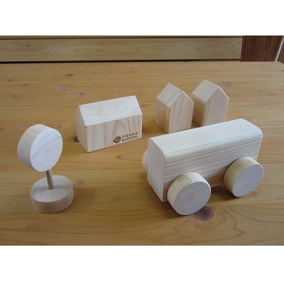 バスセット(木製バス1個、家3個、バス停1個)