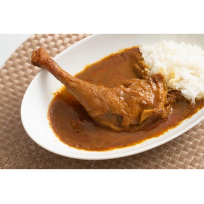 【食卓が騒然】国産おやどりの骨付きモモが丸ごと1本!/六ツ美のあの肉カレー辛口(4個セット)