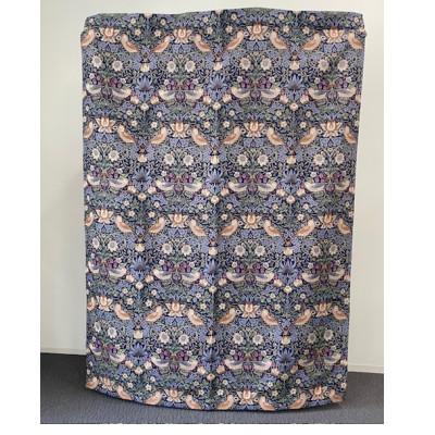 【ウイリアム　モリス】カーテン　マルチカバー　130cm×180cm　いちご泥棒