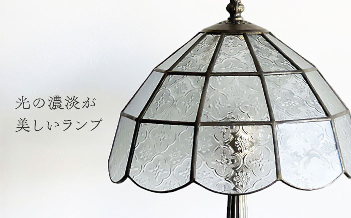 ステンドグラスのテーブルランプ 木漏れ日 L フラワー / ランプ  オリジナル ギフト / 瀬戸市 / Ｎｉｊｉｉｒｏ　Ｌａｍｐ [BBAD035]