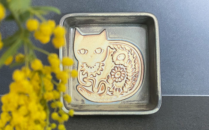 【瀬戸焼】スクエアプレート ネコ 【かしわ窯】 / 瀬戸焼 ギフト 皿 小皿 角鉢 スクエア [BBAJ001]