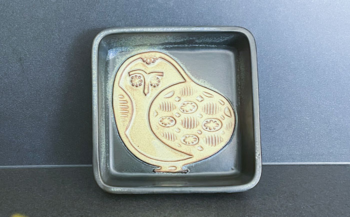 【瀬戸焼】スクエアプレート フクロウ 【かしわ窯】 / 瀬戸焼 ギフト 皿 小皿 角鉢 スクエア [BBAJ002]