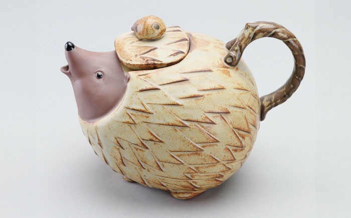 【瀬戸焼】動物のポット ハリネズミ 【かしわ窯】 / 瀬戸焼 ギフト ポット ティーポット 急須 茶器 [BBAJ009]