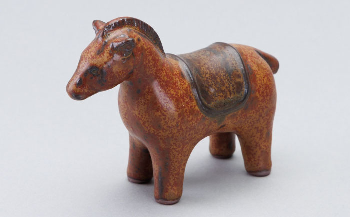 【瀬戸焼】オブジェ　木馬　赤茶（D9）【かしわ窯】/ オブジェ インテリア 木馬  / 瀬戸市[BBAJ027]