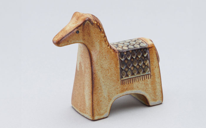 【瀬戸焼】 置物 馬 フラット 【かしわ窯】 / インテリア 雑貨 オブジェ ギフト / 瀬戸市 [BBAJ042]