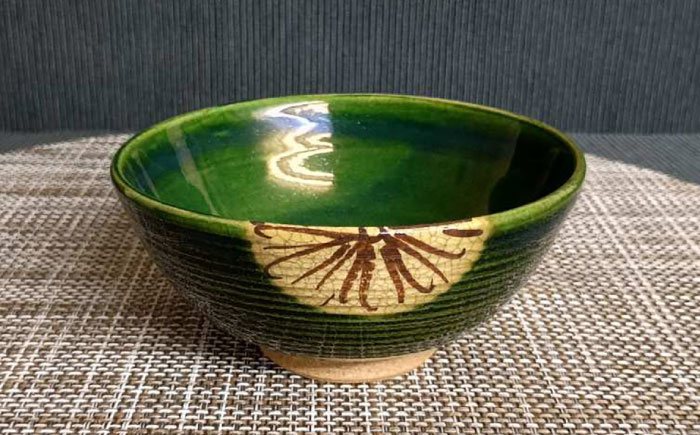 【瀬戸焼】織部菊抜茶碗(小) 【愛窯工芸社】 / 碗 茶碗 ご飯茶碗 食器 和食器 /瀬戸市 [BBAW012]