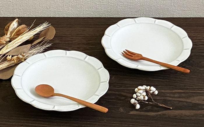 【瀬戸焼】白釉花型皿16cm 2枚セット【株式会社まるたか水野コーポレーション】 / 皿 食器  ギフト プレゼント / 瀬戸市 [BBBF019]