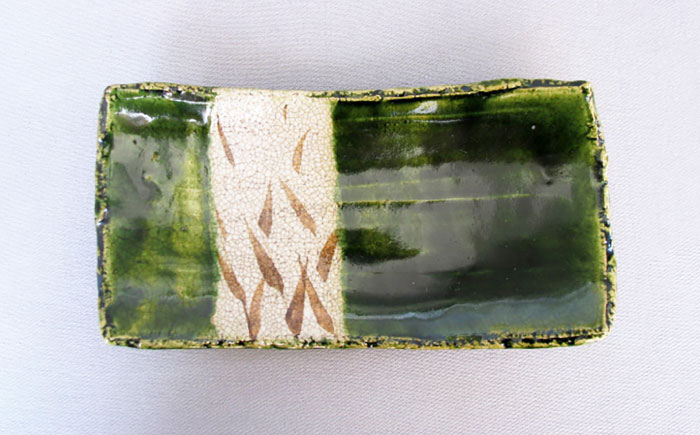 【瀬戸焼】織部草文俎板皿 【山長陶苑】 / 皿 角皿 食器 和食器 / 瀬戸市 [BBBH048]