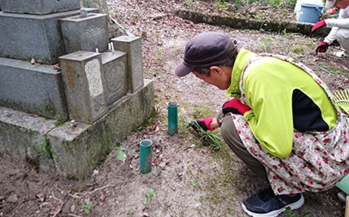 墓地清掃サービス / 清掃代行 墓地 お墓掃除 / 瀬戸市 / 社会福祉法人くわの実福祉会かいこ [BBBU008]
