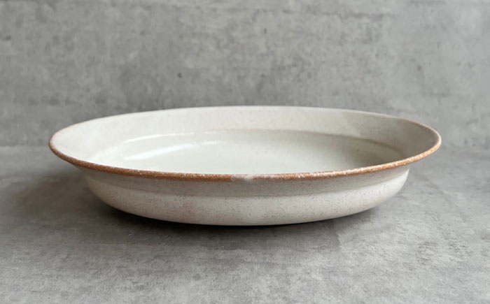 【瀬戸焼】リムカレー皿（白萩）【株式会社カネ三商店】 / 皿 食器 カレー皿 ギフト プレゼント / 瀬戸市 [BBDD001]