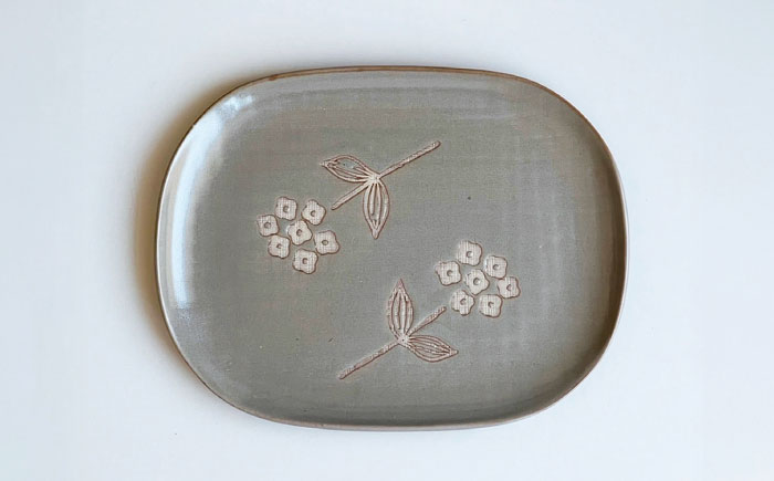 【瀬戸焼】wanohana大皿（灰）【株式会社カネ三商店】 / 皿 食器 ギフト プレゼント / 瀬戸市 [BBDD005]