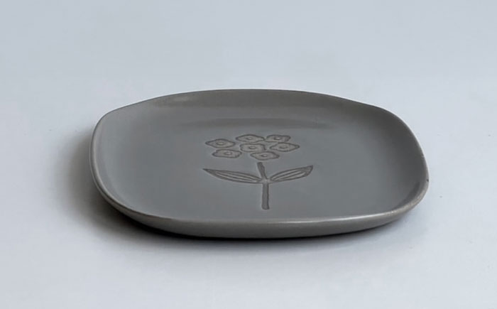 【瀬戸焼】wanohana中皿 2枚セット（灰）【株式会社カネ三商店】 / 皿 食器 ギフト プレゼント / 瀬戸市 [BBDD018] 灰