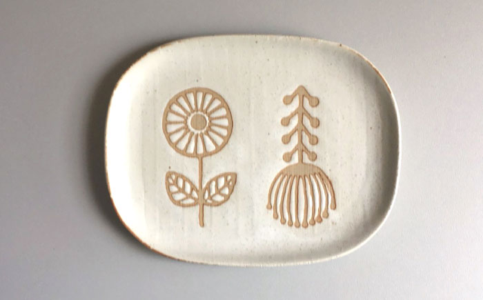 【瀬戸焼】 HANAtoHA ナデ角 中皿 2枚 (白) 【カネ三商店】 / 食器 皿 プレート ギフト / 瀬戸市 [BBDD023]