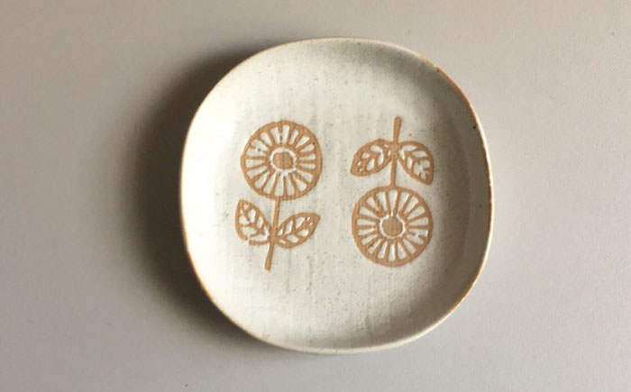 【瀬戸焼】 HANAtoHA ナデ角 小皿 5枚 (白) 【カネ三商店】 / 食器 皿 プレート ギフト / 瀬戸市 [BBDD025]