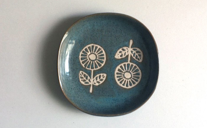 【瀬戸焼】 HANAtoHA ナデ角 小皿 5枚 (青) 【カネ三商店】 / 食器 皿 プレート ギフト / 瀬戸市 [BBDD026]