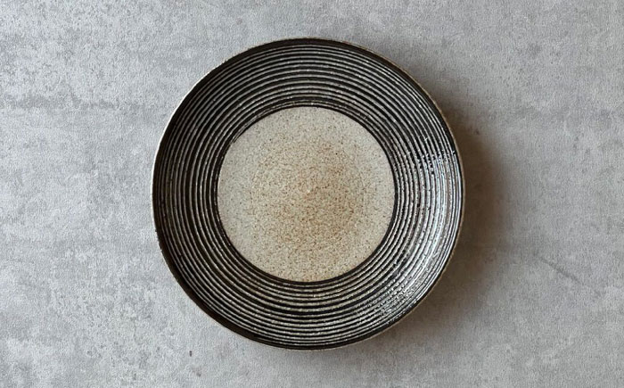 【瀬戸焼】 Komasujibori こま筋彫 小皿 5枚 (黒) 【カネ三商店】 / 食器 皿 プレート ギフト / 瀬戸市 [BBDD042]