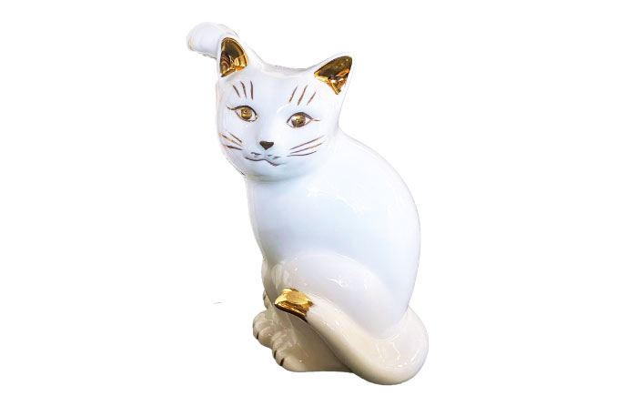 【瀬戸焼】横猫 本金 右手上げ 17.5cm 化粧箱入り 【スズカ】 / 招き猫 金運 財運 [BBDJ009]