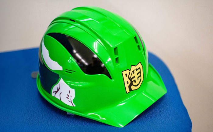 ご当地ヒーロー「陶神オリバーヘルメット」1個 / 安全 防災 頭 工事現場 / 瀬戸市 / 瀬戸大同 [BBDN001]