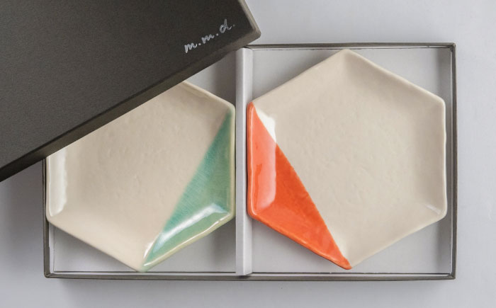 【瀬戸焼】 取皿2枚セット 2分掛け朱・2分掛け青磁 / 瀬戸市 / 【ｍ．ｍ．ｄ．】 / 取り皿 食器 セット ギフト [BBAC023]