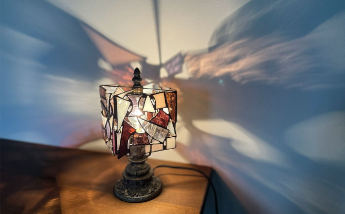Nijiiro Lamp のステンドグラスのテーブルランプ カケラ スクエア パープル / ランプ  オリジナル ギフト / 瀬戸市 / Ｎｉｊｉｉｒｏ　Ｌａｍｐ [BBAD004]