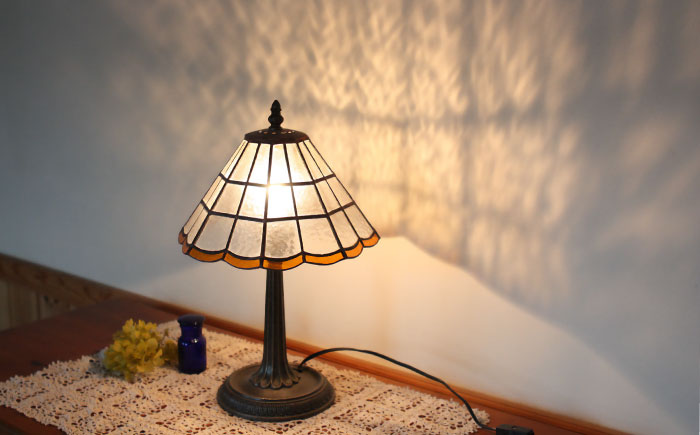 Nijiiro Lamp のステンドグラスのテーブルランプ キノコ / ランプ  オリジナル ギフト / 瀬戸市 / Ｎｉｊｉｉｒｏ　Ｌａｍｐ [BBAD006]