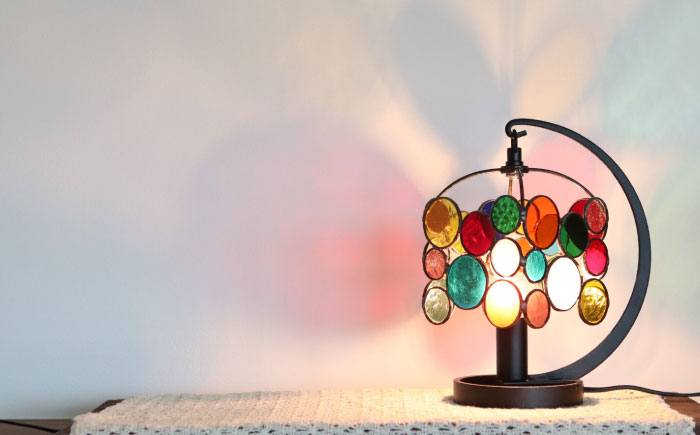ステンドグラスのテーブルランプ チビ カラフル / ランプ  オリジナル ギフト / 瀬戸市 / Ｎｉｊｉｉｒｏ　Ｌａｍｐ [BBAD026]