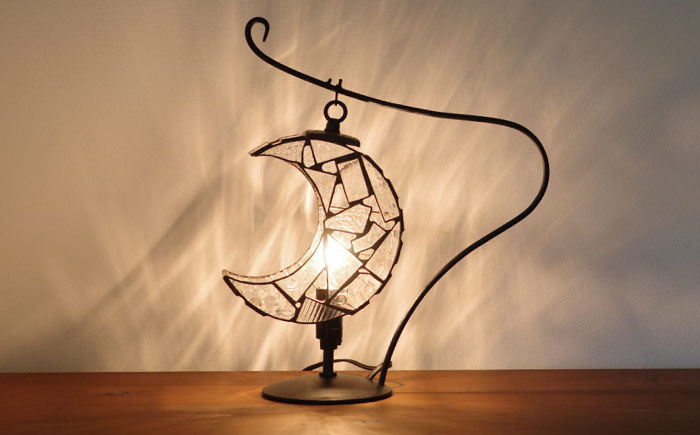 ステンドグラスのテーブルランプ 月 クリアー S / ランプ オリジナル ギフト / 瀬戸市 / Ｎｉｊｉｉｒｏ Ｌａｍｐ [BBAD038]