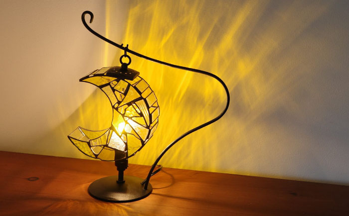 ステンドグラスのテーブルランプ 月 イエロー S / ランプ オリジナル ギフト / 瀬戸市 / Ｎｉｊｉｉｒｏ Ｌａｍｐ [BBAD040]