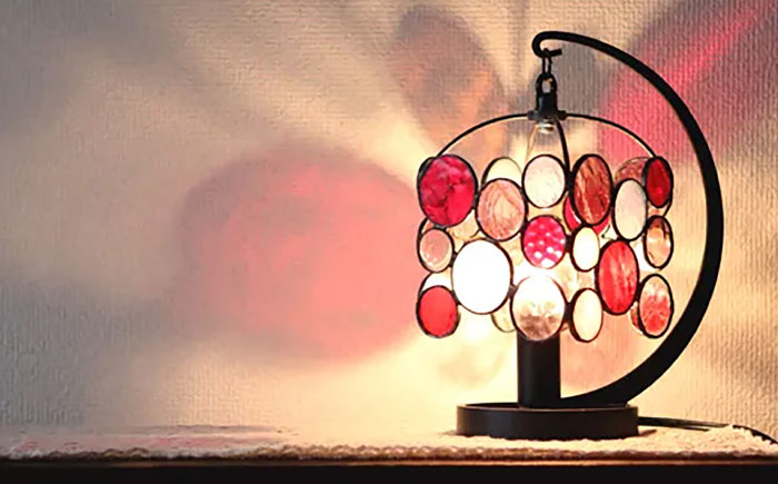 ステンドグラスのテーブルランプ チビ ベリー / ランプ オリジナル ギフト / 瀬戸市 / Ｎｉｊｉｉｒｏ　Ｌａｍｐ [BBAD047]