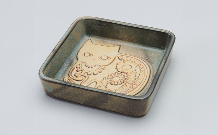 【瀬戸焼】スクエアプレート ネコ 【かしわ窯】 / 瀬戸焼 ギフト 皿 小皿 角鉢 スクエア [BBAJ001]