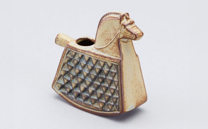 【瀬戸焼】一輪挿し 馬 【かしわ窯】 / 瀬戸焼 ギフト 一輪挿し 花瓶 花器 インテリア [BBAJ005]